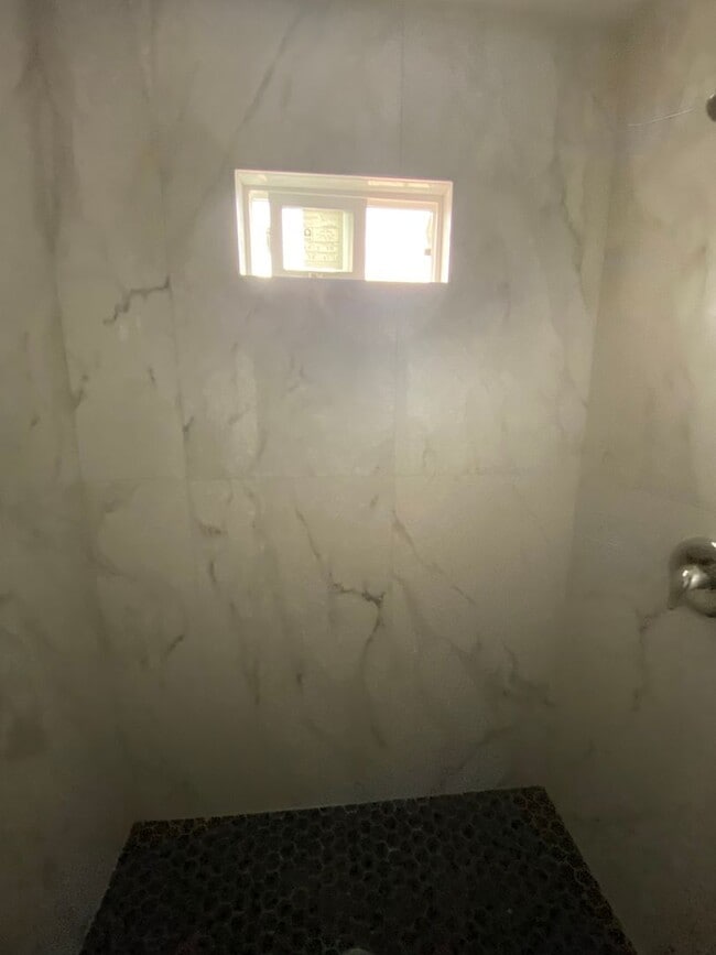 Building Photo - Newley constructed 2 BD 1 BA home in East Bakersfield