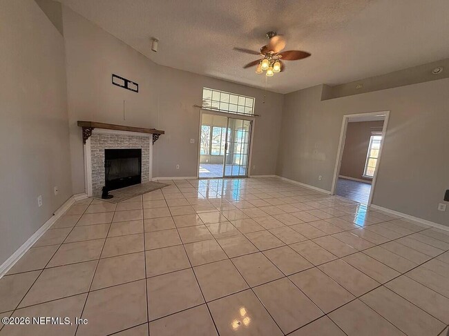 Building Photo - 913 Mackinaw Trail