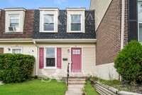 Building Photo - This highly desirable 4 bedroom, 2 bathroom home is ready for your personal touch!