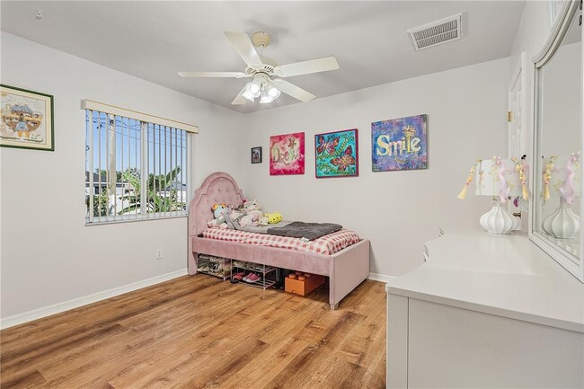 Building Photo - 810 SW 10th Pl