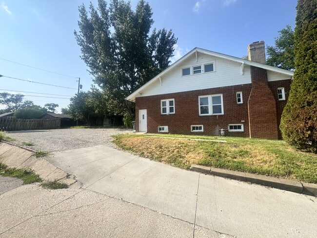 Building Photo - 648 34th St