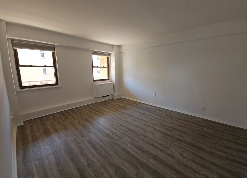 Building Photo - 8800 Boulevard East