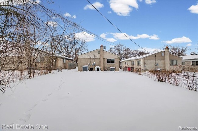 Building Photo - 21046 Wakedon St