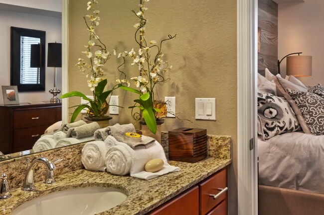 Building Photo - 5351 W Hillsboro Blvd