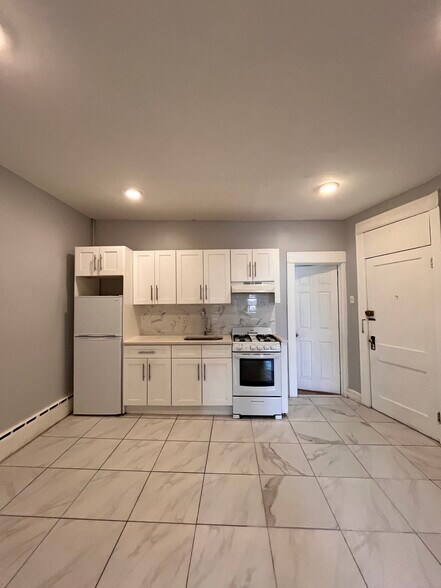 Building Photo - 579 Avenue A