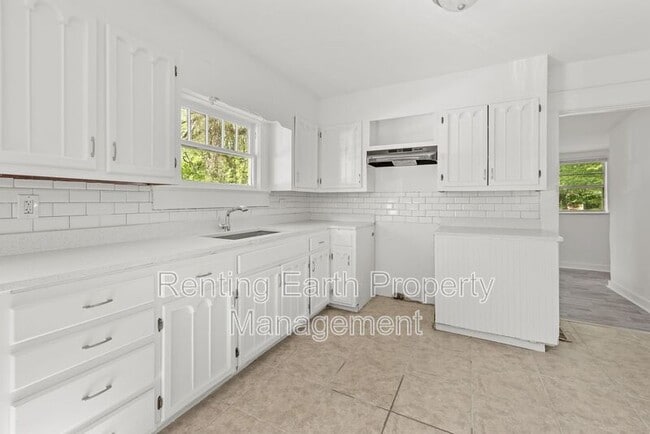 Building Photo - 4725 Court R