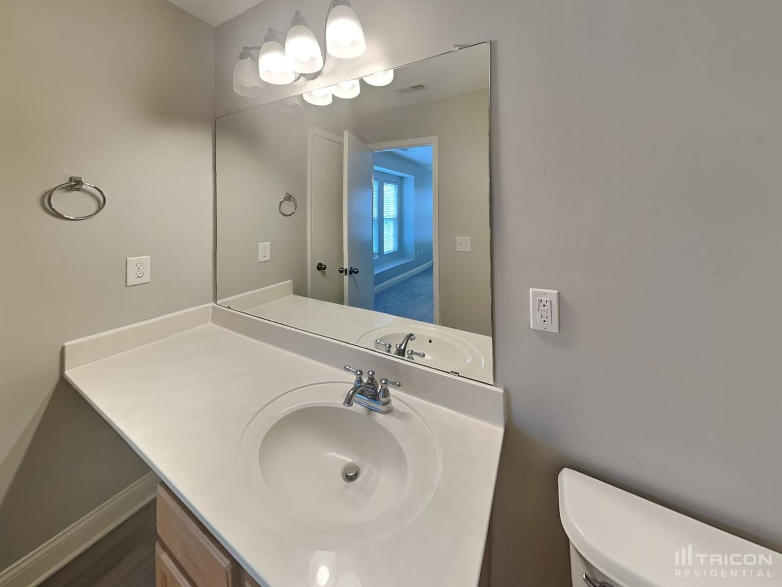 Building Photo - 4744 Abercromby St