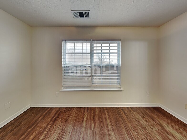 Building Photo - 1124 Emma May Point