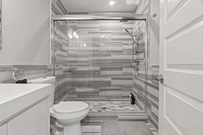 Building Photo - 606 S 2nd St