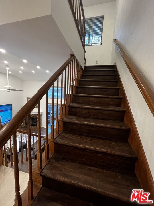 Building Photo - 7825 Seaglen Dr