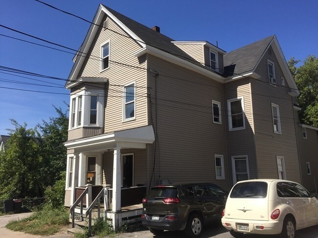 Building Photo - 40+42 College St-14 Units