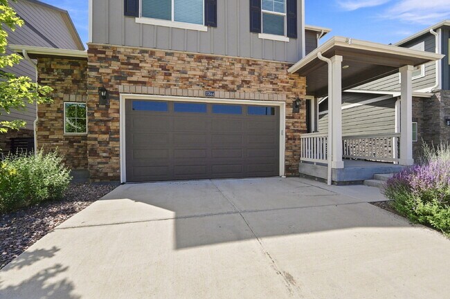 Building Photo - $2,845.95 with $300 Off the first month's rent, 4 Beds - 2.5 Baths, Single Family Home in Aurora ...