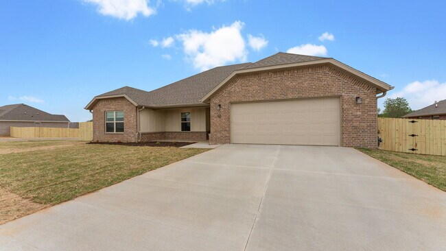 Building Photo - Modern Summerfield Home