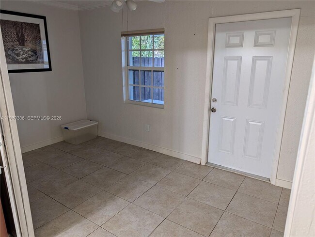 Building Photo - 1037 SW 76th Ave