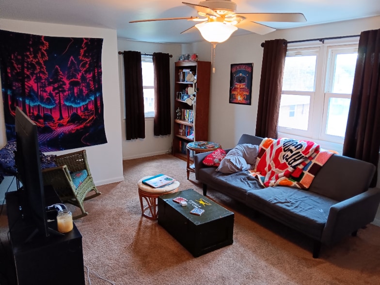 Building Photo - 257 Buttonwood Ave