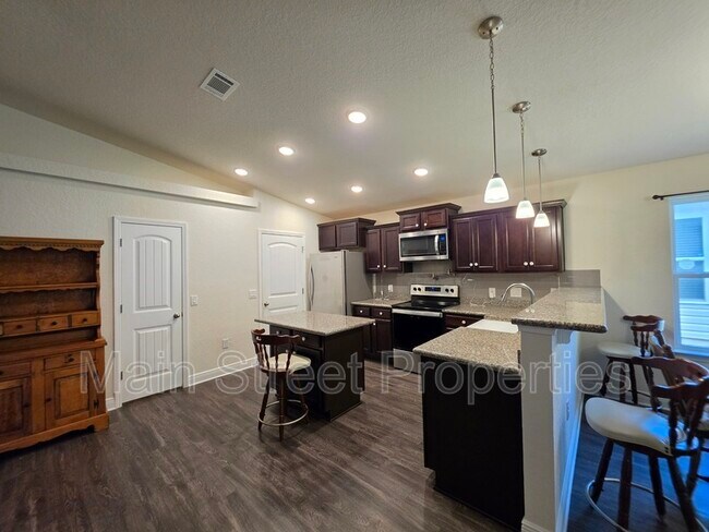 Building Photo - 5165 Peach Dr