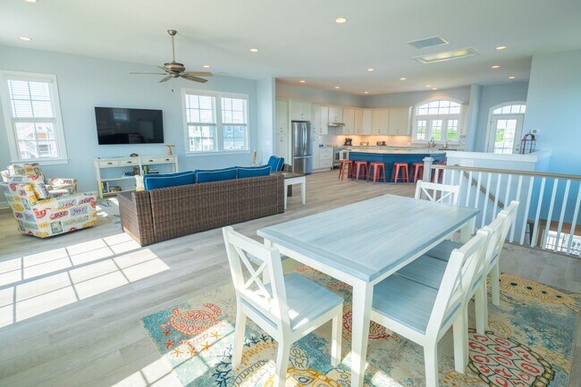 Building Photo - AWESOME OFF-SEASON SINGLE FAMILY BEACH HOM...