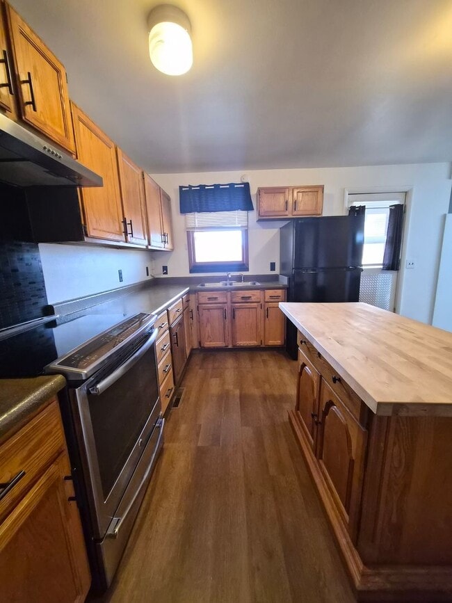 Building Photo - 527 N Franklin St