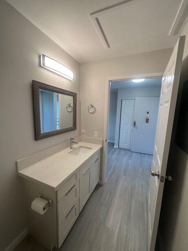 Building Photo - Excellent 1 Bedroom Mililani Mauka Townhouse, AC, 2 Parking