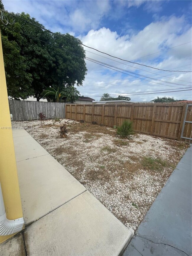 Building Photo - 1935 Liberty St