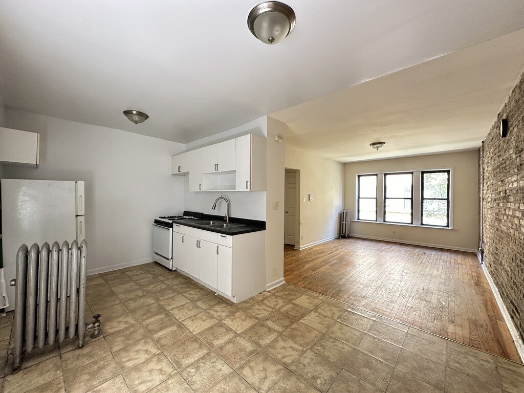 Building Photo - 2332 N Spaulding Ave