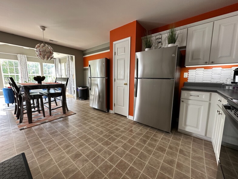 Building Photo - Room in House on Sunburst Ln