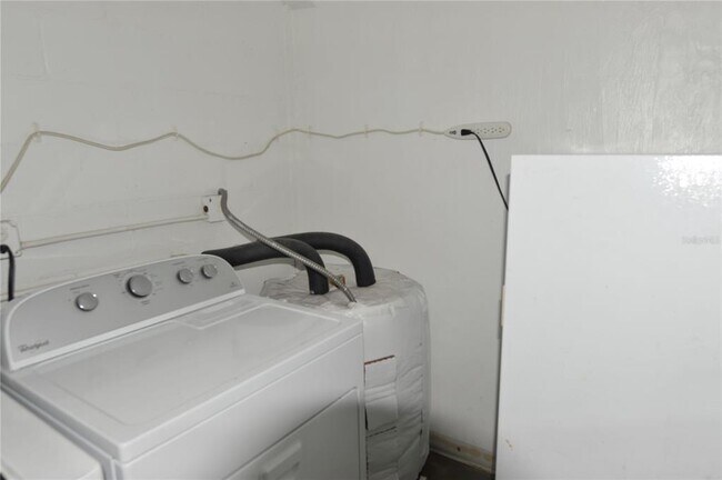 Building Photo - 501 SW 75th St