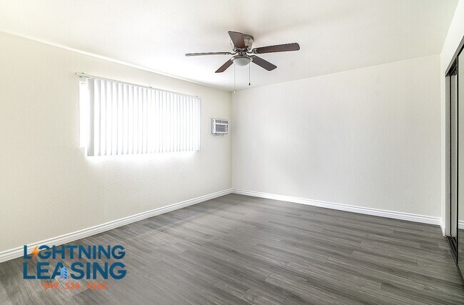Building Photo - 20324 Saticoy St