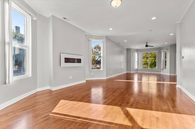 Building Photo - 803 S Karlov Ave