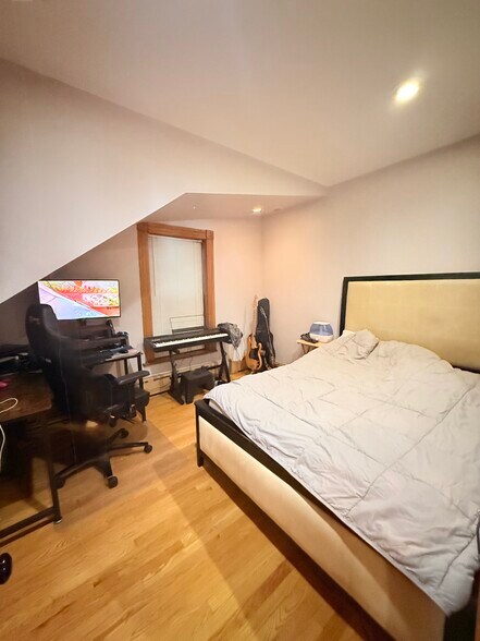 Building Photo - 2123 N Seminary Ave