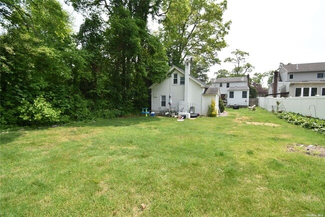 Building Photo - 248 Oak St