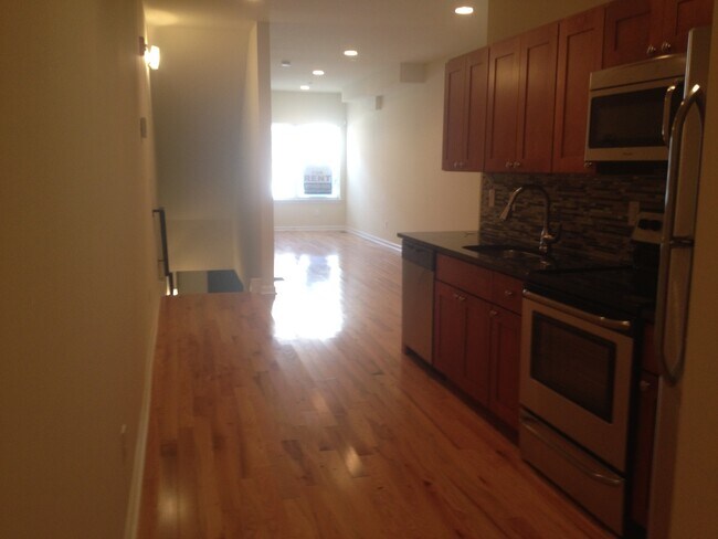 Building Photo - 415 N 41st St