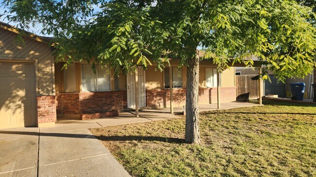 Building Photo - 2654 E Impala Ave