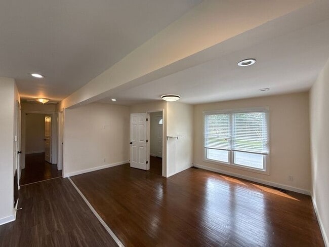 Building Photo - T.R. Lawing Realty Property