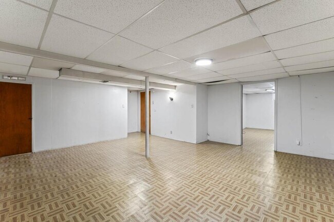 Building Photo - 9115 Clarion Dr