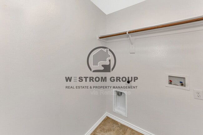 Building Photo - 2201 Sweetwood Dr