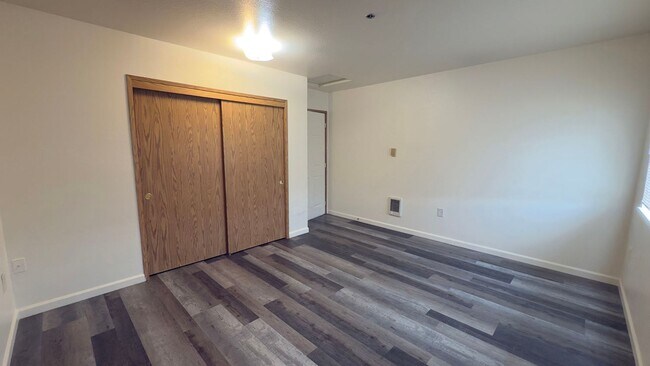 Building Photo - 518 Jetty St