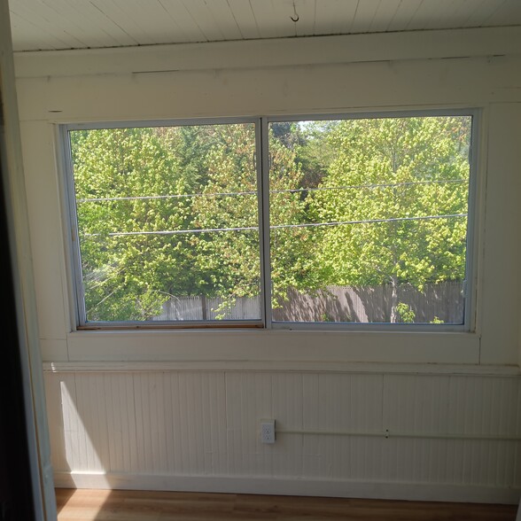 Den / Home Office - 261 View St