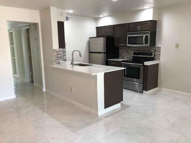 Building Photo - 713 Apache Dr