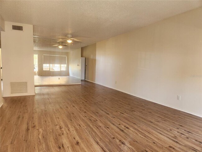 Building Photo - 2402 Ecuadorian Way