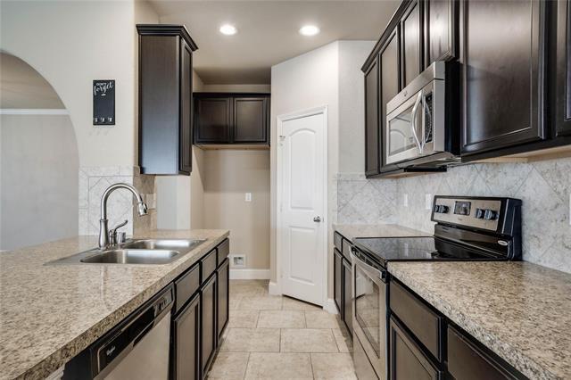 Building Photo - 3215 Clear Springs Dr