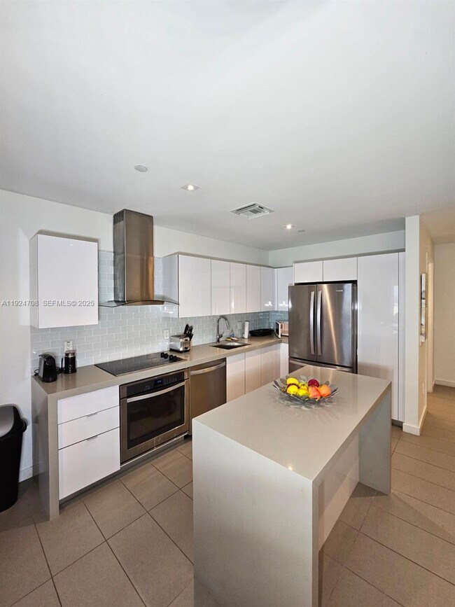 Building Photo - 1600 NE 1st Ave