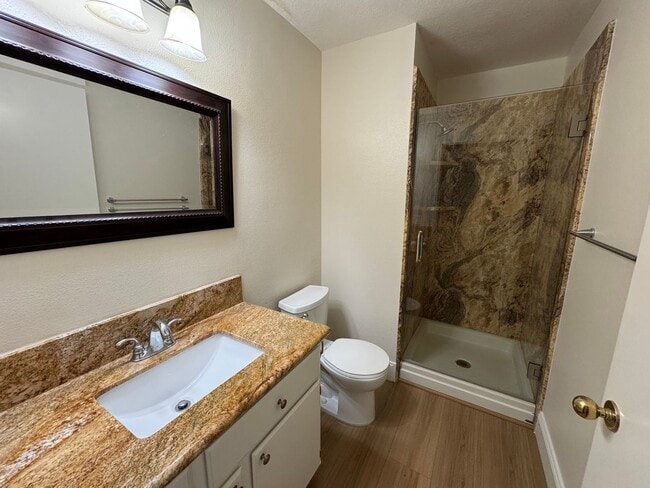 Building Photo - Immaculate 2Bd/2Ba Condo w/Brand New Floor...