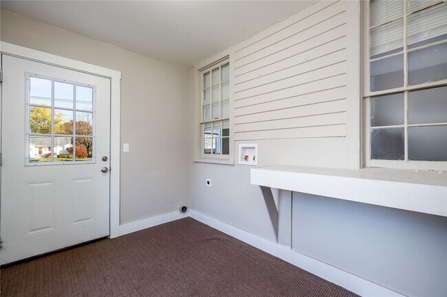 Building Photo - 757 Holt Rd