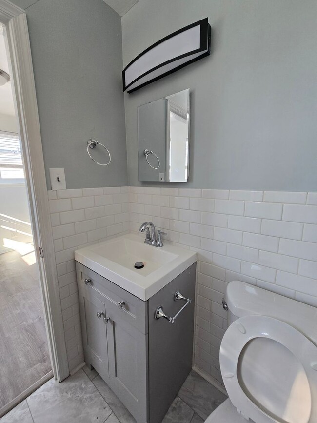 Building Photo - LIT1026-BWS/DH