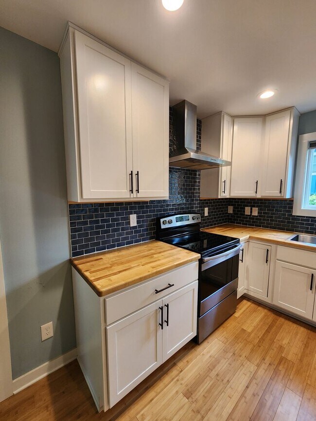 Building Photo - West Asheville Rental