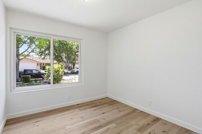Building Photo - Beautifully Remodeled Property