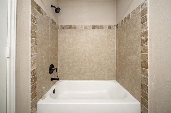 Building Photo - 10685 Royal Cavins Dr