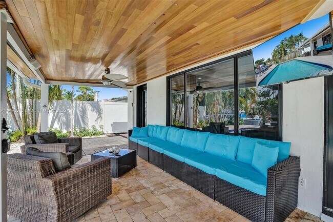 Building Photo - 1701 SW 22nd Ave