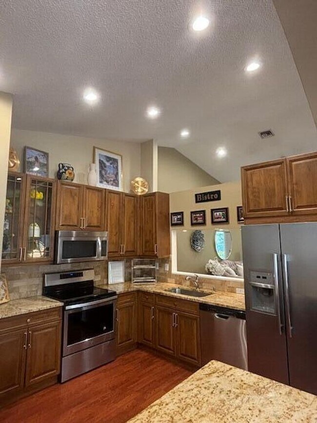 Building Photo - 6084 Petunia Rd